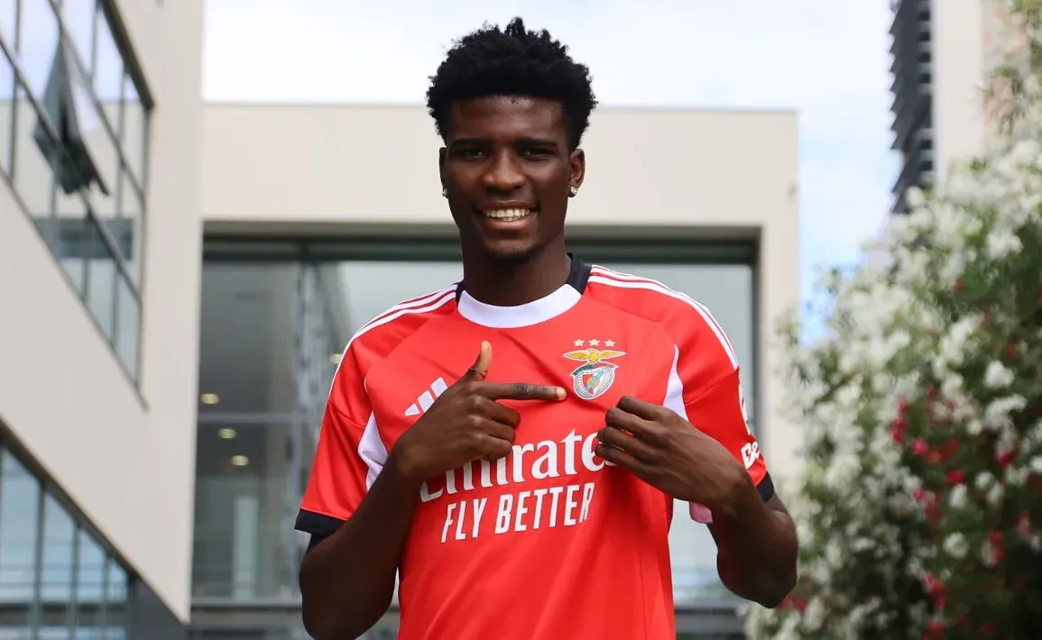 Benfica renova contrato com Peter Edokpolor